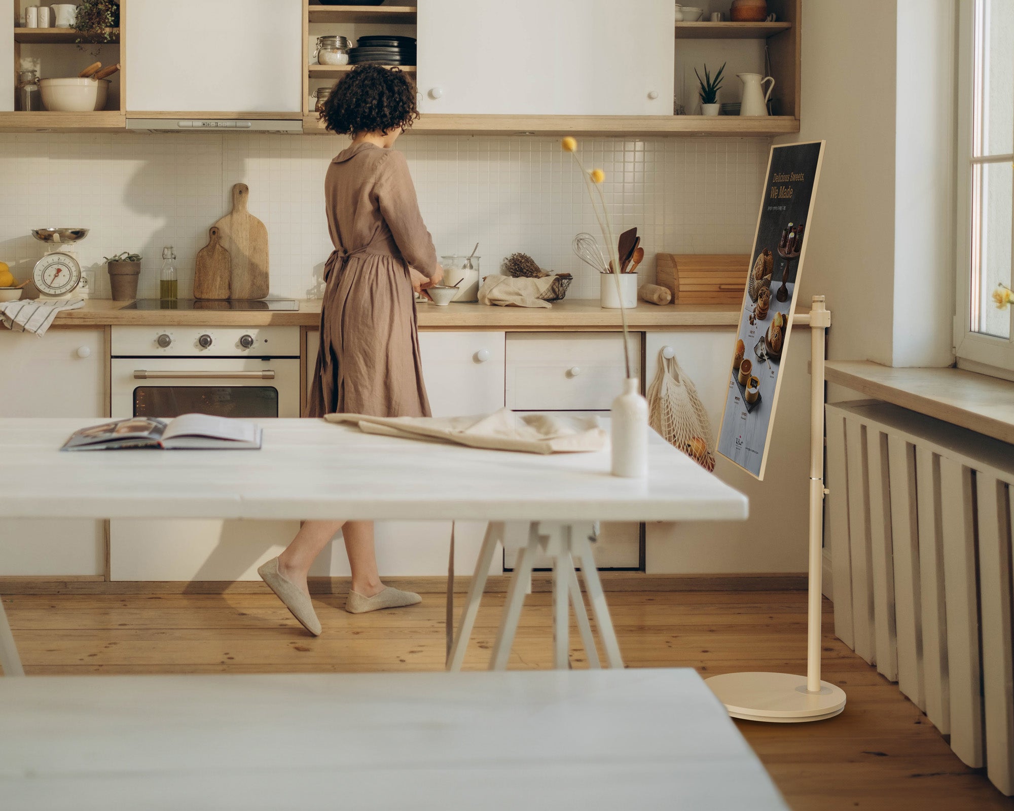 Master V2 PRO FT48 Floor TV Stand With Wheels